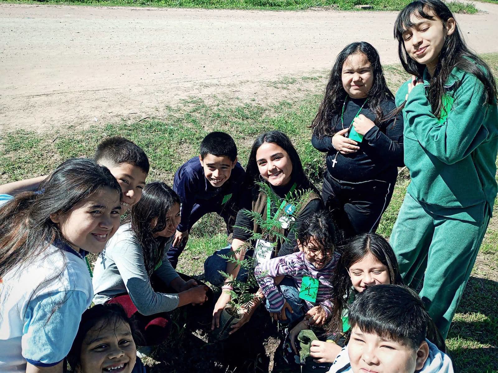 TRABAJO ARTICULADO PARA UN FUTURO M&Aacute;S VERDE EN VILLA &Aacute;NGELA 