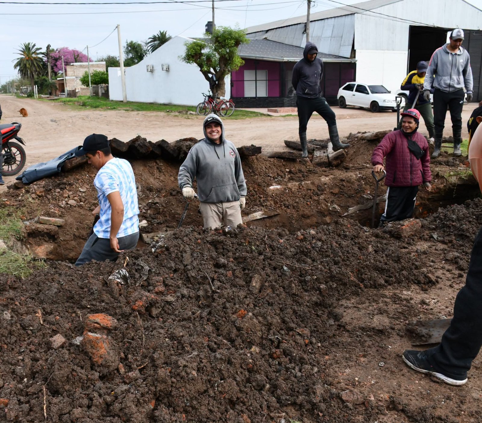 EL MUNICIPIO DE VILLA &Aacute;NGELA INTENSIFICA LOS TRABAJOS DE LIMPIEZA DE ALCANTARILLAS EN LA CIUDAD