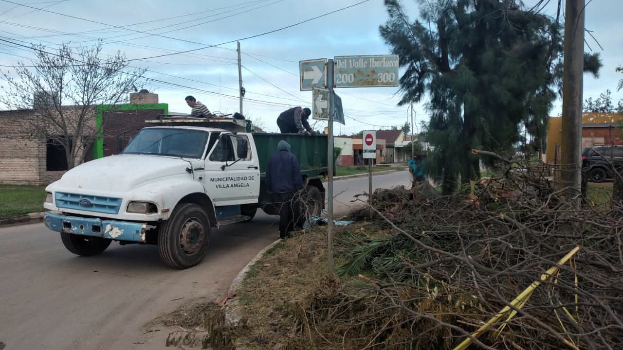 VILLA &Aacute;NGELA: RECOLECCI&Oacute;N DE RAMAS DE PODA EN DISTINTOS PUNTOS DE LA CIUDAD