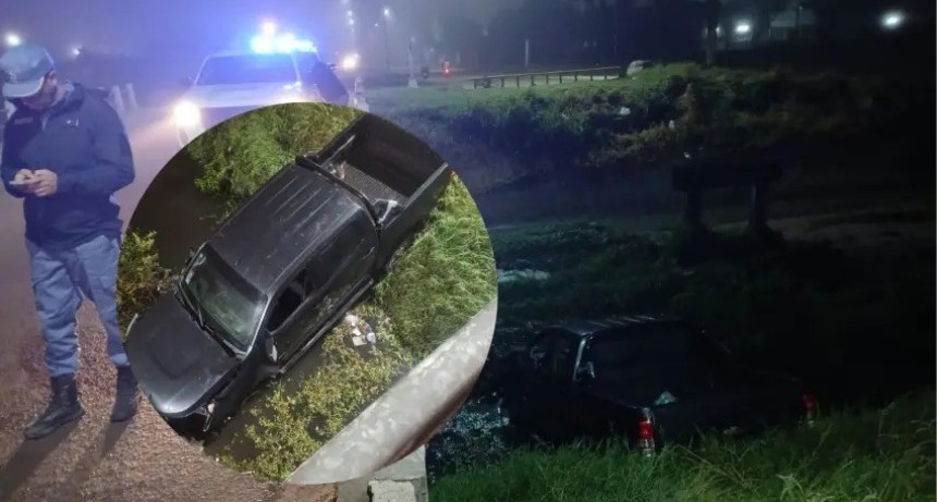 Perdi&oacute; el control de su camioneta y se estrell&oacute; en el canal de la avenida Soberan&iacute;a