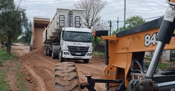 VILLA &Aacute;NGELA: CONTIN&Uacute;A EL RELLENO EN AVENIDA CUENCA