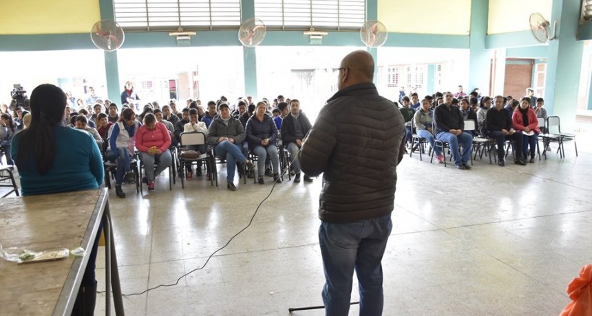 El Subsecretario Aldo Almir&oacute;n acompa&ntilde;&oacute; a la comunidad educativa de la E.E.S. N&deg; 114 en el Acto del &ldquo;D&iacute;a Del Profesor&rdquo;