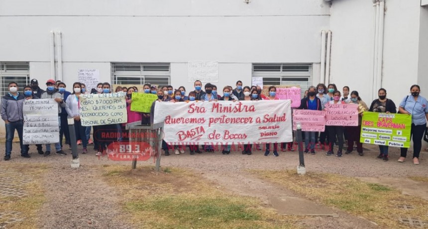 Villa &Aacute;ngela: EL PERSONAL DE &ldquo;RENTA M&Iacute;NIMA PROGRESIVA&rdquo; SE MANIFESTARON EN EL &ldquo;SALVADOR MAZZA&rdquo; | &ldquo;necesitamos pertenecer a salud p&uacute;blica para acceder a nuestros derechos&rdquo;