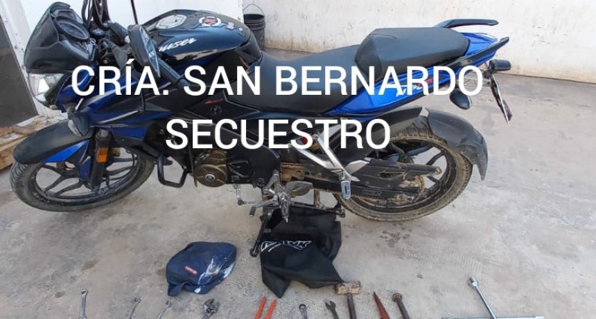 San Bernardo: INTENTABAN DESARMAR UNA M&Aacute;QUINA AGRICOLA EN UN CAMPO ABANDONADO Y FUERON SORPRENDIDOS POR LA POLIC&Iacute;A