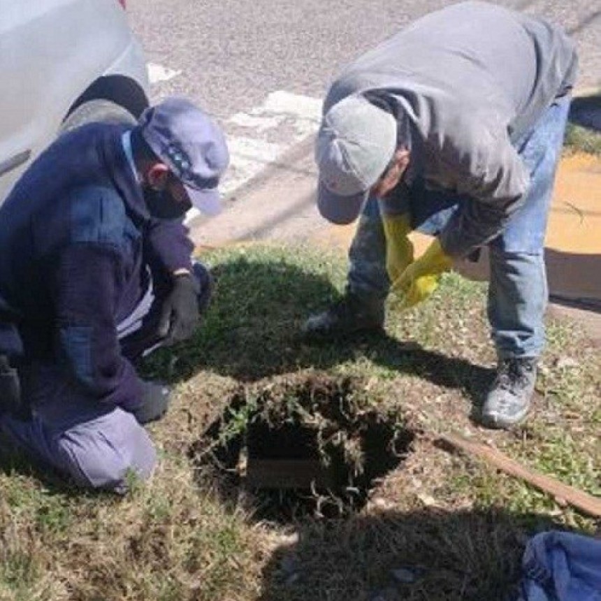 La Polic&iacute;a lo Rescat&oacute;- Un Adulto de 80 a&ntilde;os Caminaba por Resistencia y Cay&oacute; a un Pozo de Tres Metros 