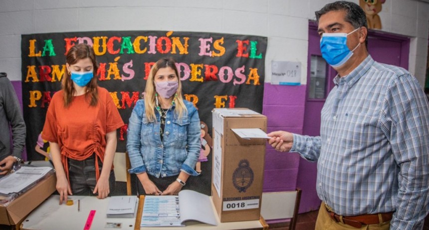 ELECCIONES PASO  2021: EL GOBERNADOR CAPITANICH EMITI&Oacute; SU VOTO | &ldquo;Estamos realmente en una jornada que ser&aacute; pac&iacute;fica"