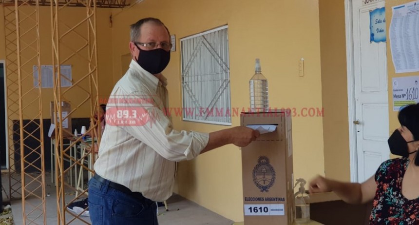 Villa &Aacute;ngela: EL PRECANDIDATO A DIPUTADO PROVINCIAL, ROBERTO GUZOWSKI EMITI&Oacute; SU VOTO | &ldquo;se est&aacute; desarrollando todo, en forma muy pac&iacute;fica, muy tranquila&rdquo;