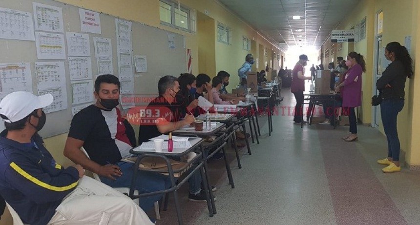 Villa &Aacute;ngela: Poca Concurrencia  de Electores alcanzando el 60 % Aproximadamente del Padr&oacute;n 