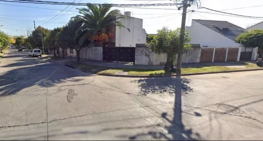 Haedo Bs. As.: Tragedia: un nene llam&oacute; al 911 porque encontr&oacute; a sus padres "tirados" en el patio de la casa