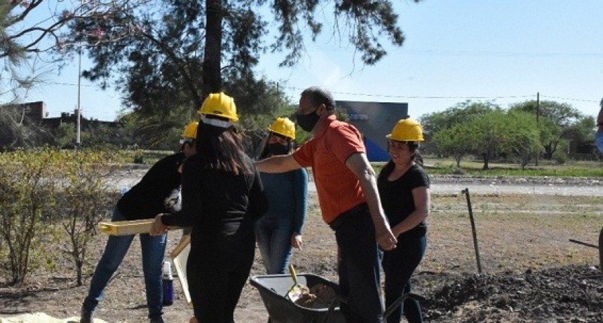 Villa &Aacute;ngela: Papp Inform&oacute; sobre la Construcci&oacute;n de Dos Nuevas Salas Velatorias  en el Cementerio Local 