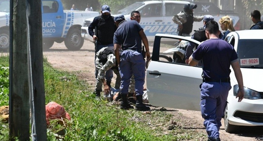Quisieron robar en Villa Centenario y terminaron huyendo de la polic&iacute;a a los tiros: dos detenidos