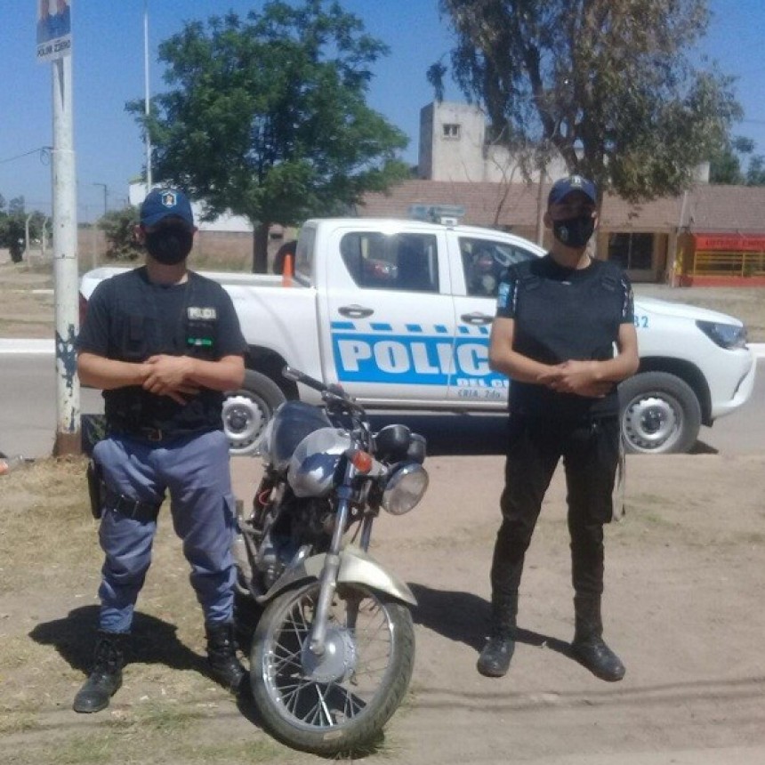 Colonia Pastoril: Encuentran una Motocicleta abandonada en la Banquina y escondida  entre las malezas