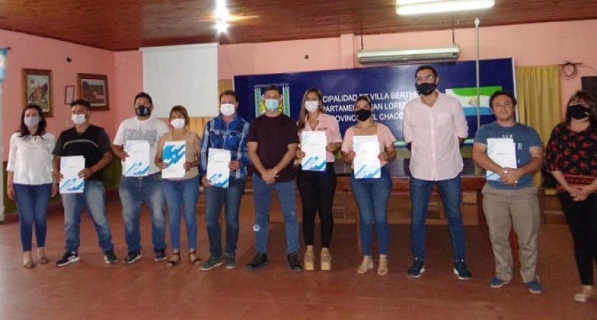 Villa Berthet:  Se realiz&oacute; la Entrega de 7 Microcr&eacute;ditos a Emprendedores Locales