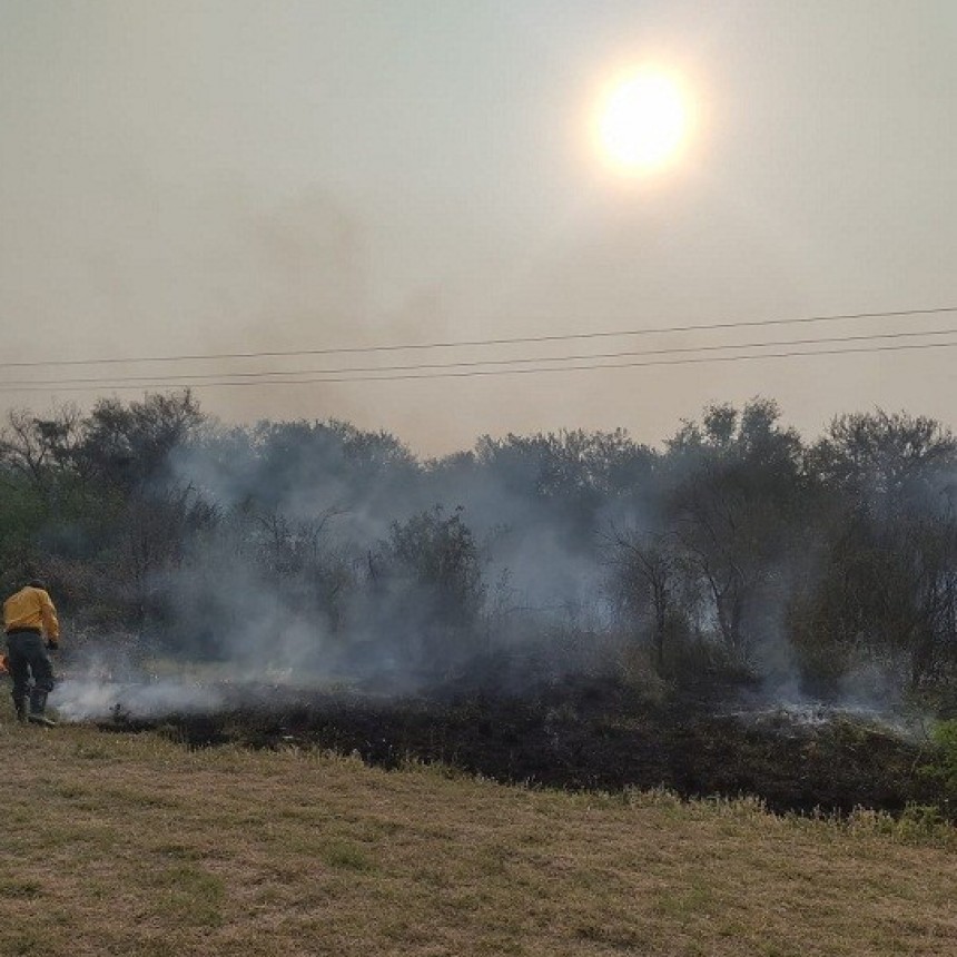 Villa &Aacute;ngela: Bomberos extinguen Incendio de Pastizales en el Acceso Norte a Nuestra Ciudad