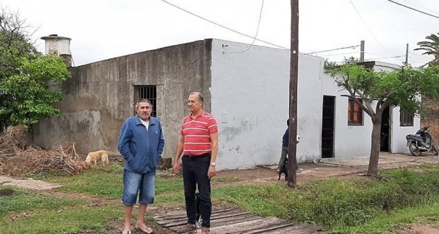 Villa &Aacute;ngela: Papp Recorri&oacute; el Ripio de Avenida Alem y dialog&oacute; con los Vecinos
