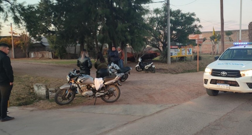 Cnel. Du Graty: UNA JOVEN PERDI&Oacute; EL CONTROL DE SU MOTO Y RESULT&Oacute; CON LESIONES