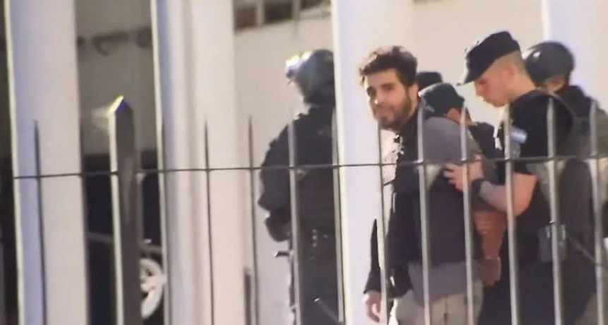 Investigaci&oacute;n tras el atentado a CFK: Sabag Montiel y su novia fueron llevados a Comodoro Py para declarar