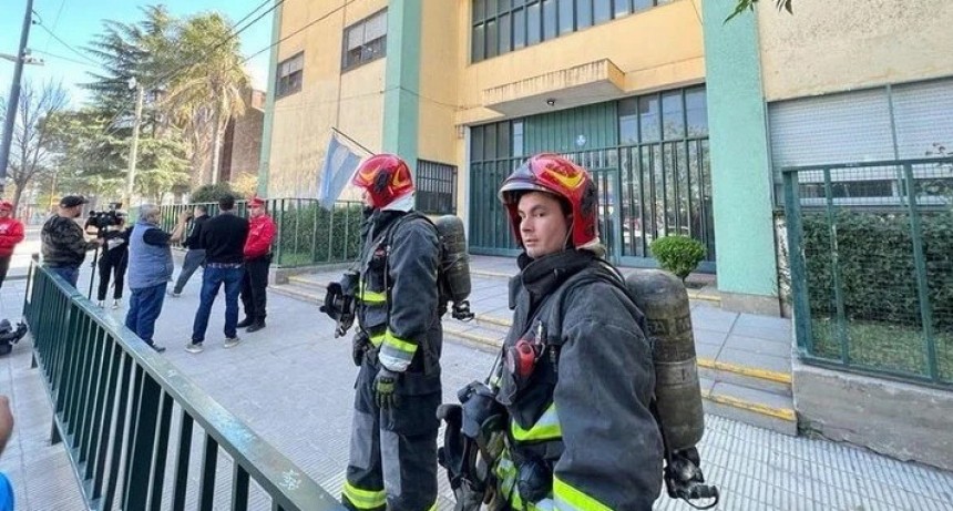 Experimento fallido en la clase de qu&iacute;mica, dej&oacute; una chica en terapia