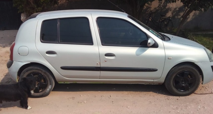 Villa &Aacute;ngela: PERSONAL POLICIAL SECUESTR&Oacute; UN AUTOM&Oacute;VIL QUE TEN&Iacute;A PEDIDO DE CAPTURA EN SANTIAGO DEL ESTERO| SE ENCONTRABA SOBRE AVENIDA BITTEL EN LA VEREDA
