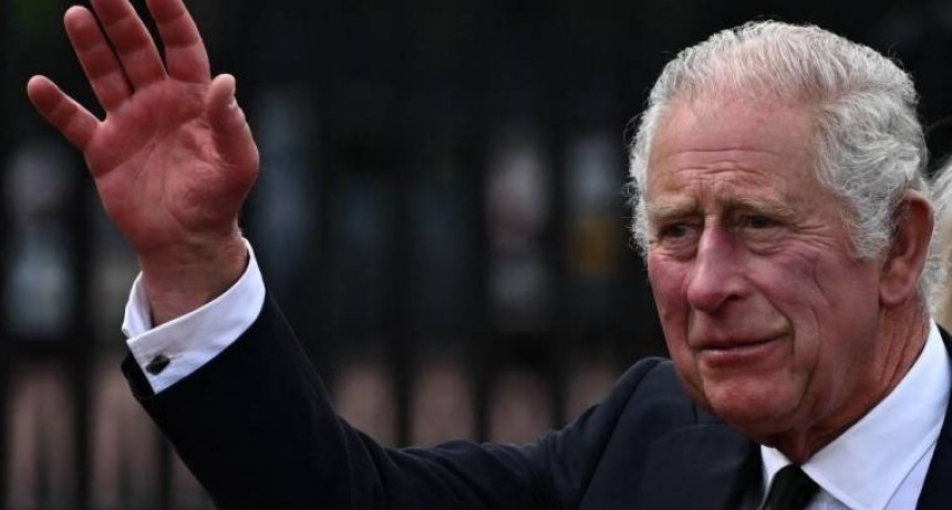 En su primer discurso como rey, Carlos III se comprometi&oacute; a servir "toda la vida" a los brit&aacute;nicos