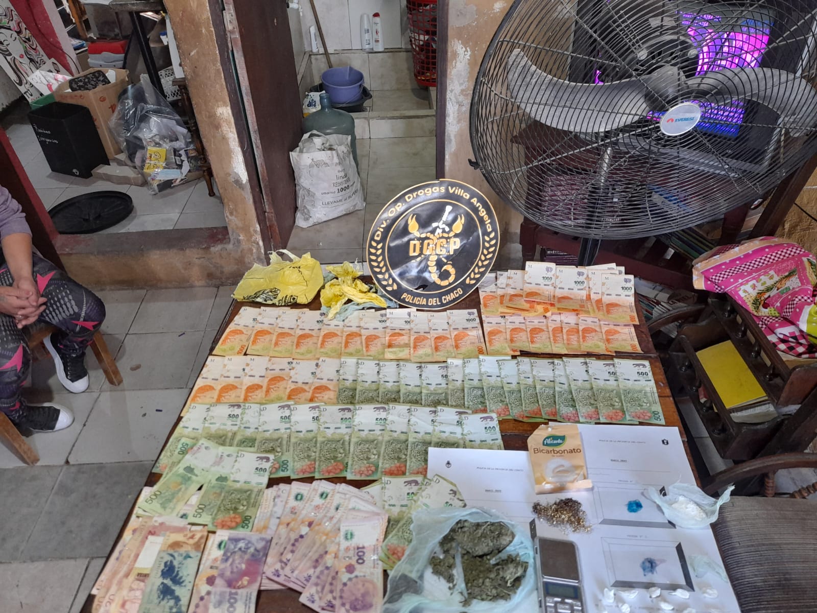 Villa &Aacute;ngela: COCA&Iacute;NA, MARIHUANA Y DINERO EN EFECTIVO, EL RESULTADO DE UN ALLANAMIENTO ANTINARC&Oacute;TICO