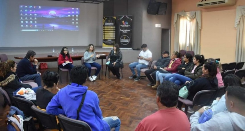 Villa &Aacute;ngela: EL MUNICIPIO CONTIN&Uacute;A CON LAS CAPACITACIONES PARA LA COMUNIDAD EMPRENDEDORA