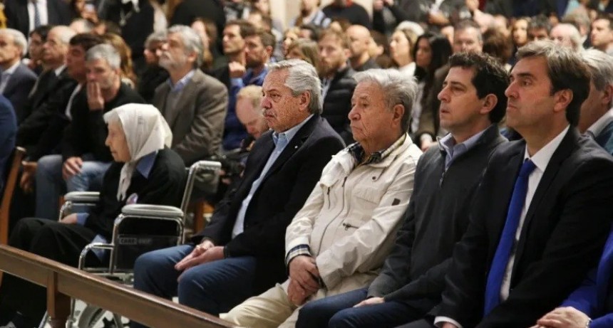 Alberto Fern&aacute;ndez y referentes del oficialismo participaron de una "misa por la paz" tras el atentado a CFK