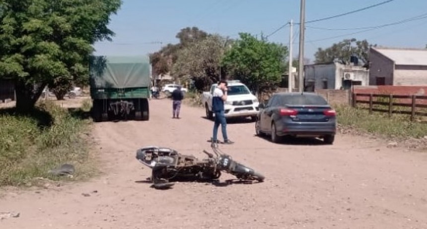 Villa &Aacute;ngela: DURO CHOQUE ENTRE UN AUTO Y UNA MOTO CAUS&Oacute; EL TRASLADO DE AMBOS CONDUCTORES AL NOSOCOMIO LOCAL