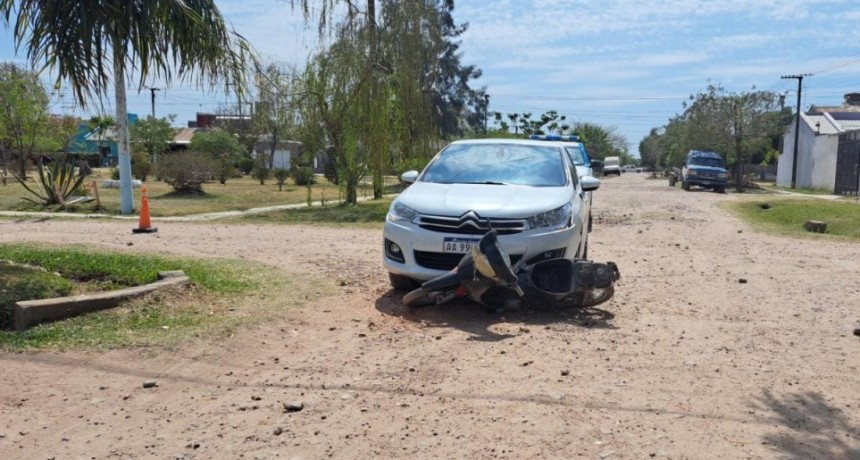 Villa &Aacute;ngela: DOS MENORES DE 4 Y 5 A&Ntilde;OS FUERON TRASLADADOS AL HOSPITAL RESULTANTE DE UN ACCIDENTE ENTRE UNA MOTO Y UN AUTOM&Oacute;VIL| EN EL RODADO MENOR VIAJABAN DOS MUJERES CON LOS NI&Ntilde;OS 