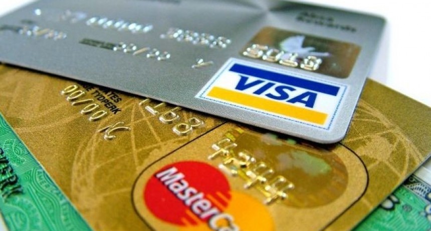 Por la suba de tasas, financiar la tarjeta de cr&eacute;dito se hace m&aacute;s caro