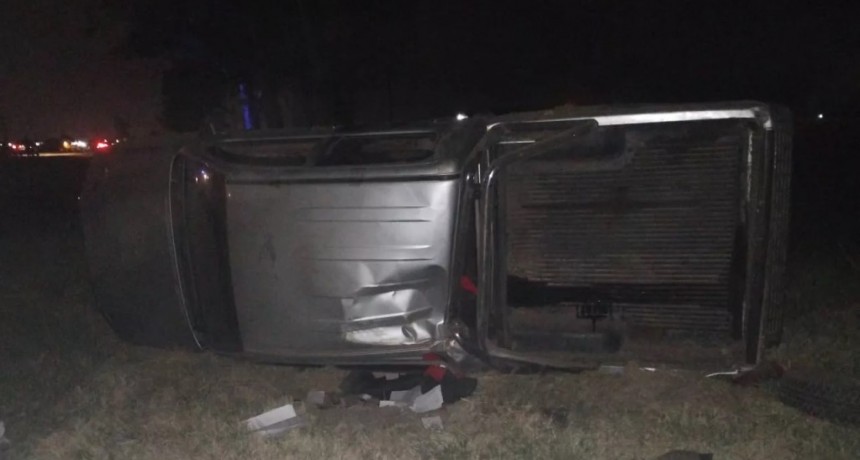 Perdi&oacute; el control de su camioneta y volc&oacute; en Charata