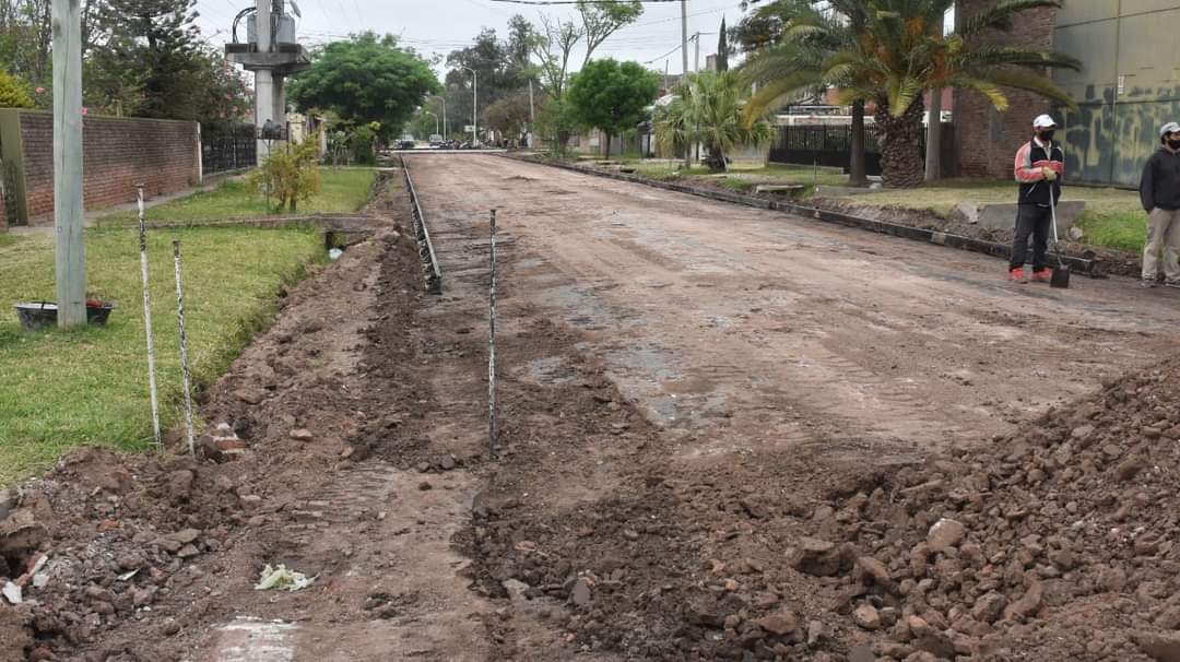 Villa &Aacute;ngela: EL MUNICIPIO AVANZA CON 200 METROS M&Aacute;S DE PAVIMENTO EN INMEDIACIONES AL COMPLEJO EDUCATIVO