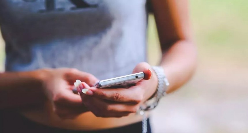 Autorizan nuevos aumentos en telefon&iacute;a celular, Internet y TV