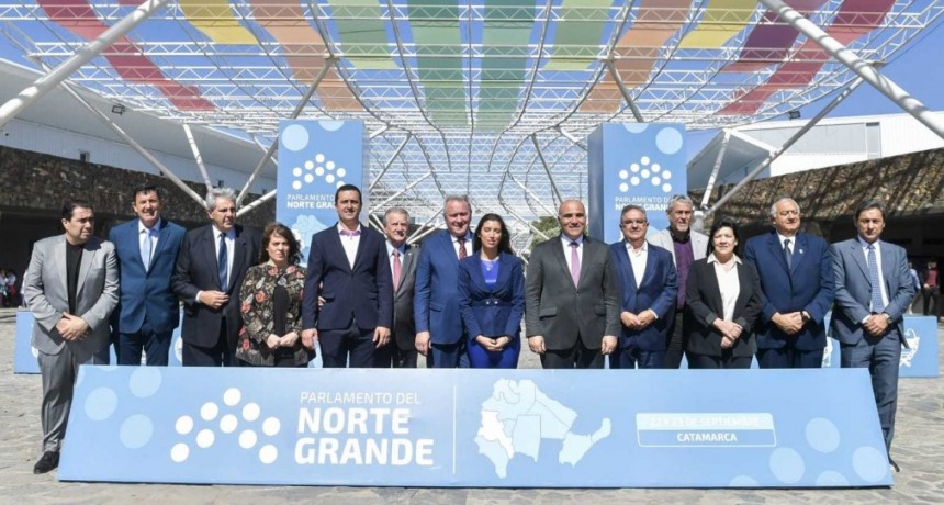 Compromiso de Manzur para "cerrar la brecha hist&oacute;rica del norte argentino con el resto del pa&iacute;s"