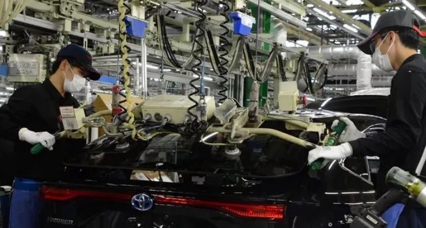 Por la falta de neum&aacute;ticos, Toyota tambi&eacute;n para su producci&oacute;n