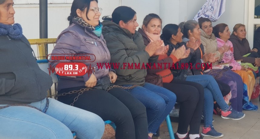 Villa �ngela: 26 TRABAJADORES DE RENTA M�NIMA PROGRESIVA EST�N SIENDO DESVINCULADOS DEL SALVADOR MAZZA | ?que se hagan cargo de que est�n tomando esto pol�ticamente y lo hacen para limpiarnos porque estamos protestando?