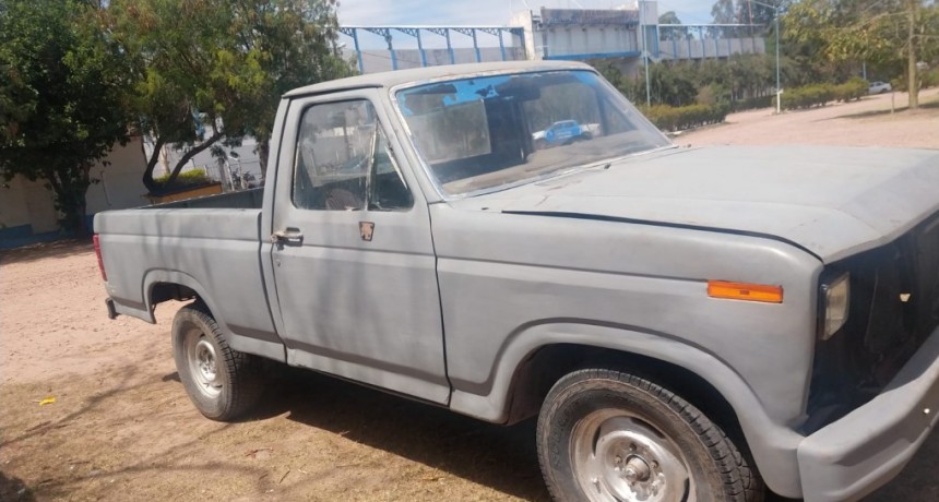 Santa Sylvina: SECUESTRAN UNA CAMIONETA POR NO COINCIDIR LAS NUMERACIONES EN LA DOCUMENTACI&Oacute;N