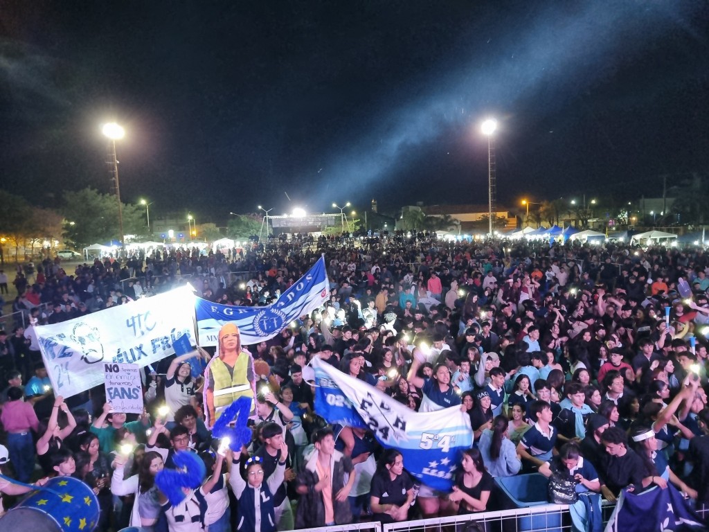 Villa Ángela: Con una multitudinaria participación de jóvenes dio inicio la Estudiantina 2024