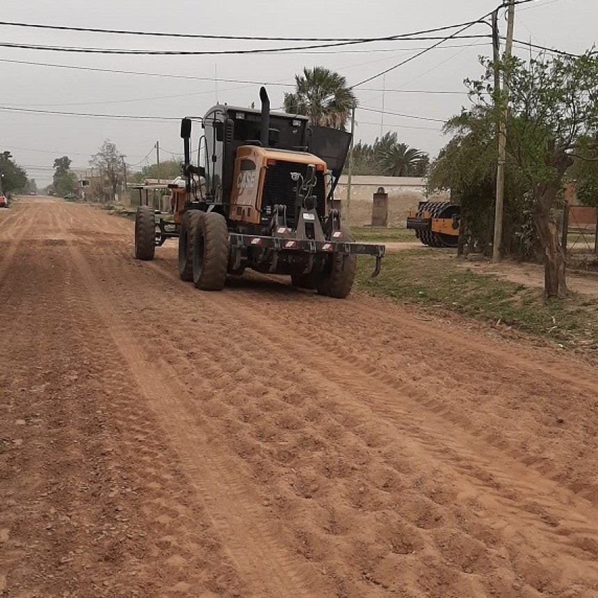 Villa &Aacute;ngela: LA MUNICIPALIDAD REALIZA TRABAJOS DE RELLENO Y COMPACTACI&Oacute;N EN CINCO CUADRAS DE LA CALLE PADRE DRASICH