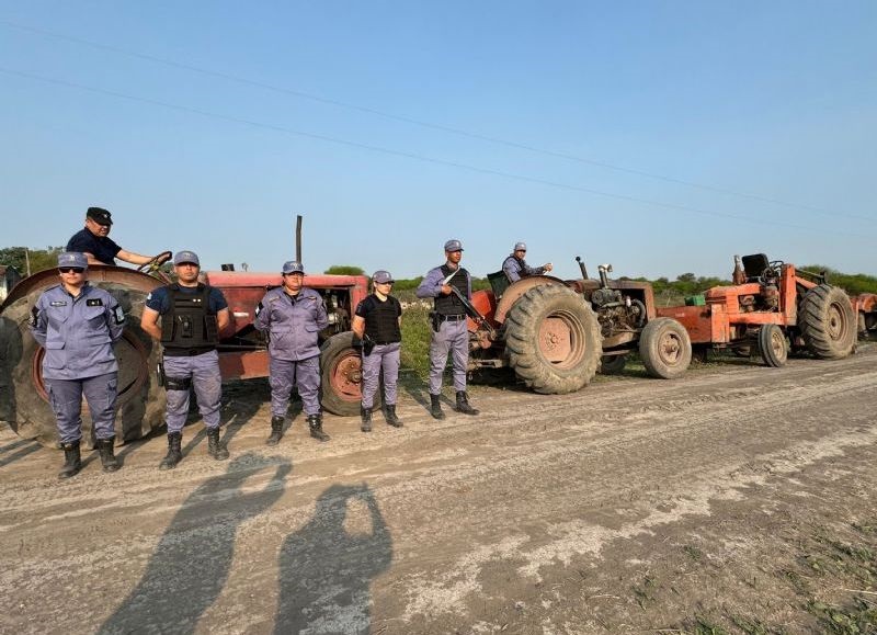 Secuestraron tractores en un campo vecino a la propiedad de "Tito" L&oacute;pez en Cote Lai