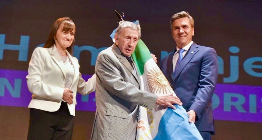 EL GOBIERNO PROVINCIAL RINDI&Oacute; HOMENAJE Y DECLAR&Oacute; ABANDERADO DE LA PROVINCIA A DON LUIS LANDRISCINA