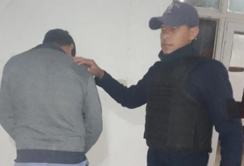 Apuñaló a un hombre, quiso dispararse con una escopeta y fue detenido