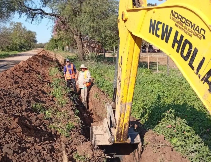 Sáenz Peña: Sameep extiende la red de agua potable en el paraje La Chiquita