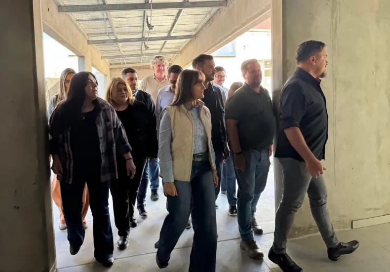 Silvana Schneider supervisó obras en el Hospital y la Escuela Secundaria N°9 de Villa Ángela
