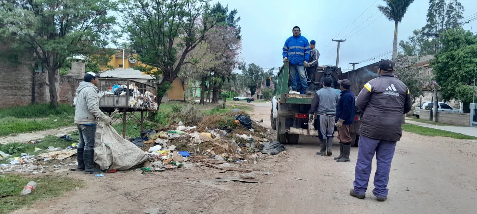 VILLA &Aacute;NGELA: CONTIN&Uacute;AN LOS TRABAJOS DE RECOLECCI&Oacute;N DE RAMAS Y LIMPIEZA DE BASURALES