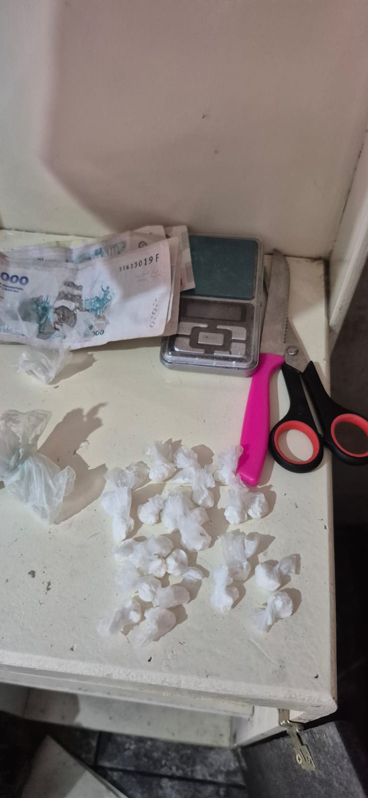 ALLANAMIENTOS EN VILLA &Aacute;NGELA: SECUESTRARON COCA&Iacute;NA, MARIHUANA, DINERO Y UN ARMA CASERA