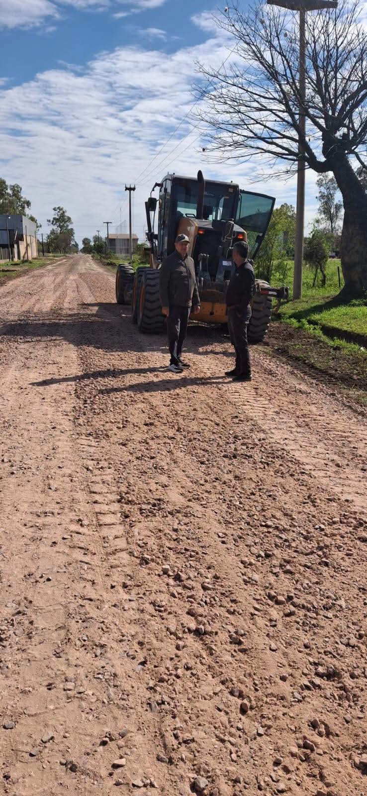 VILLA &Aacute;NGELA: ADALBERTO PAPP SUPERVIS&Oacute; LOS TRABAJOS DE RIPIO EN LA CALLE JOAQU&Iacute;N V. GONZ&Aacute;LEZ