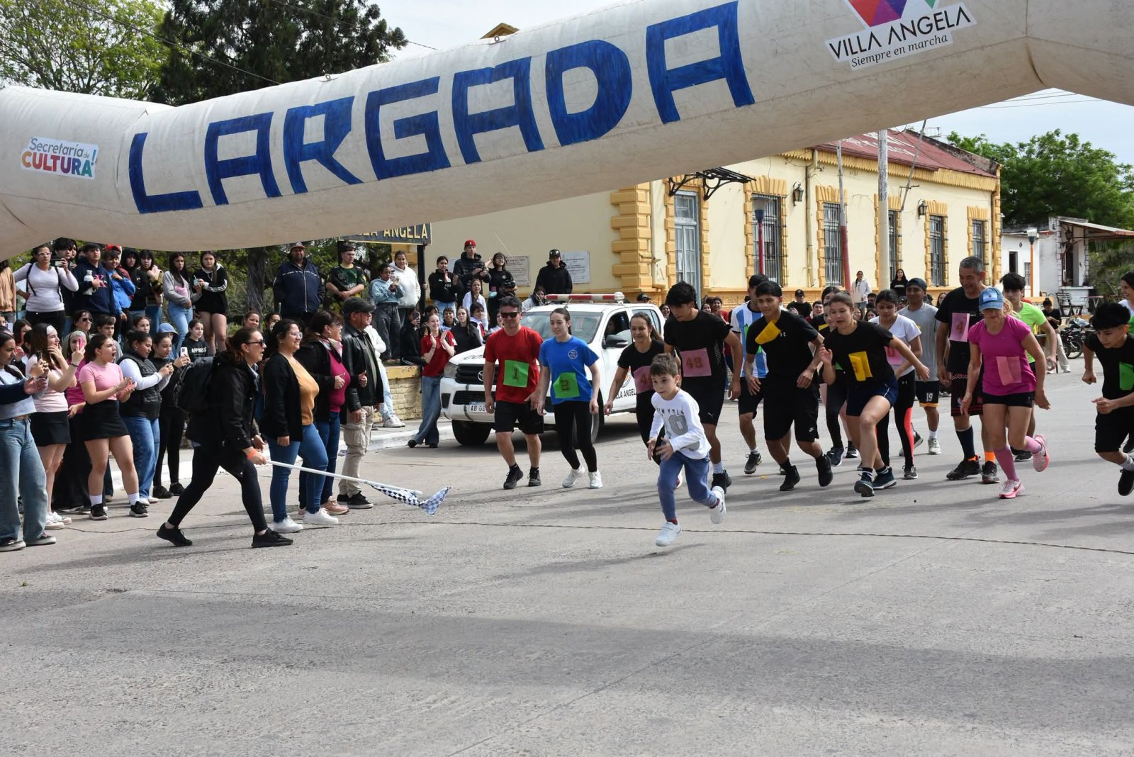 CON EL ARMADO DE B&Uacute;NKERS CREATIVOS Y LA MARAT&Oacute;N DE POSTAS VILLA &Aacute;NGELA YA VIVE LA ESTUDIANTINA 2026 