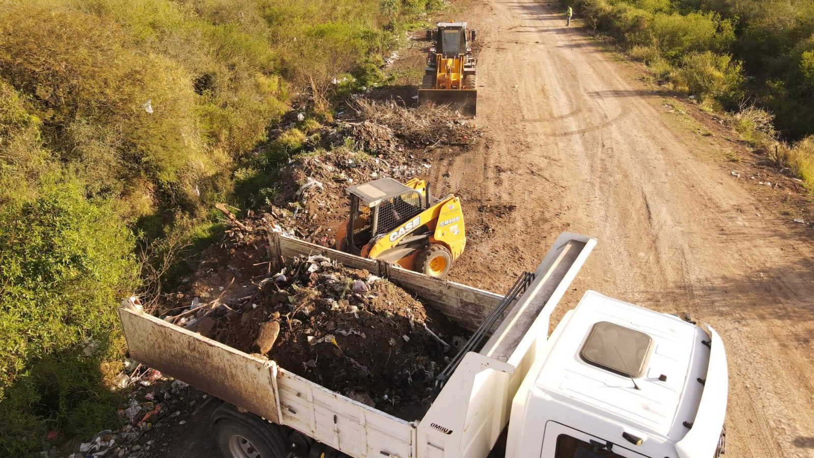 VILLA &Aacute;NGELA: EL MUNICIPIO INTENSIFICA LA LIMPIEZA Y DESOBSTRUCCI&Oacute;N DEL CANAL &ldquo;LAS FLORES&rdquo;  
