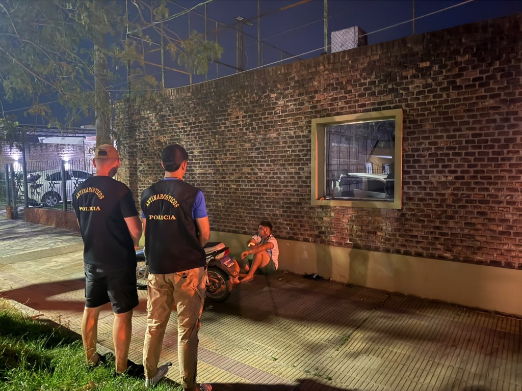 VILLA &Aacute;NGELA: DETUVIERON A UN JOVEN CON COCA&Iacute;NA Y MARIHUANA DURANTE UN OPERATIVO NOCTURNO
